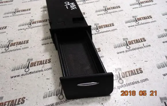 Mercedes-Benz E W211 Dashboard storage box/compartment A2116802052