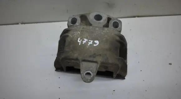 Engine mount bracket