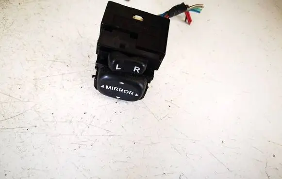 Toyota Corolla Verso E121 Wing mirror switch 183574