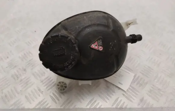 Mercedes-Benz CLS C257 Coolant expansion tank/reservoir A2055000049