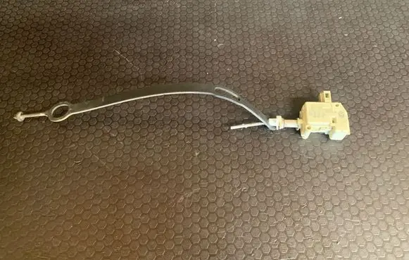 Volkswagen Touareg I Fuel cap flap release cable 7L0862165