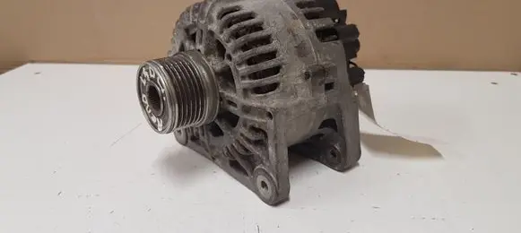 Renault Megane II Generator/alternator 8200667614 107097796 2543564A