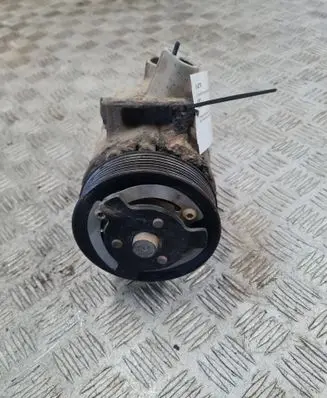 Volkswagen PASSAT B6 Air conditioning (A/C) compressor (pump) 5N0820803