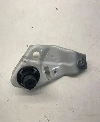 BMW X5 G05 Fender mounting bracket 7418215