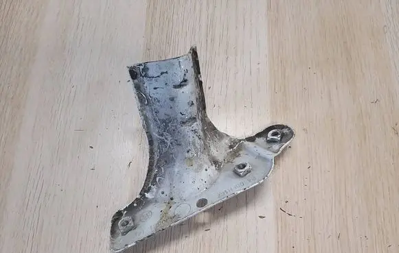Skoda Fabia Mk2 (5J) Fender mounting bracket 5J0821142