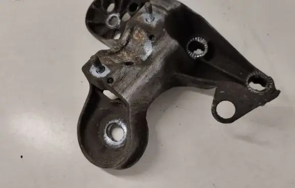 Audi A4 S4 B5 8D Engine mounting bracket 4B0199351B