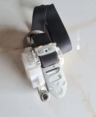 Toyota Avensis T270 Front seatbelt J082512