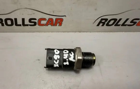 Volvo XC90 Fuel pressure sensor 0281002612