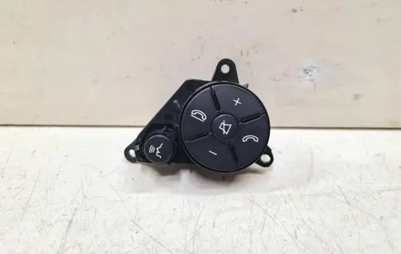 Mercedes-Benz E C207 W207 Steering wheel buttons/switches A2048210051 33492501 305544140162AC