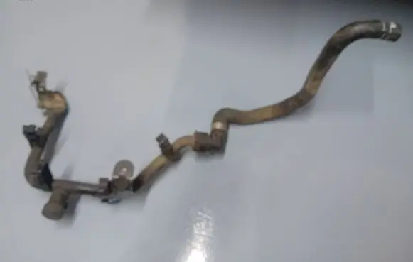 Volkswagen PASSAT B5.5 Coolant pipe/hose