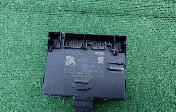Volkswagen Tiguan Door control unit/module 3WA959394A 3WA959394