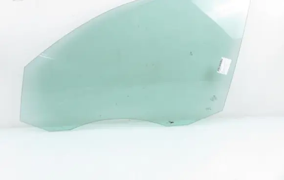 Volkswagen Tiguan Front door window glass four-door 