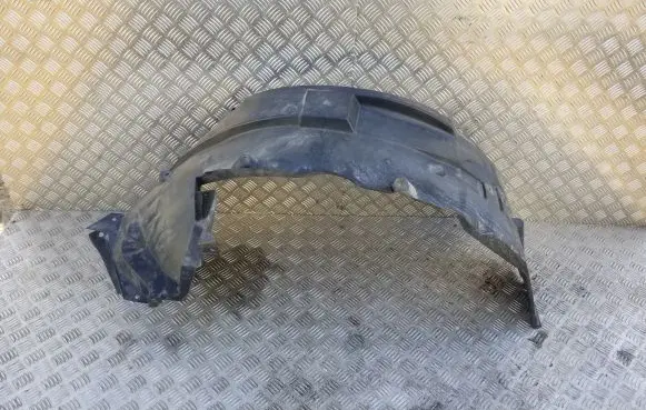Front wheel arch liner splash guards