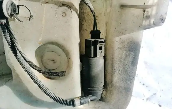 Skoda Octavia Mk2 (1Z) Windscreen/windshield washer pump