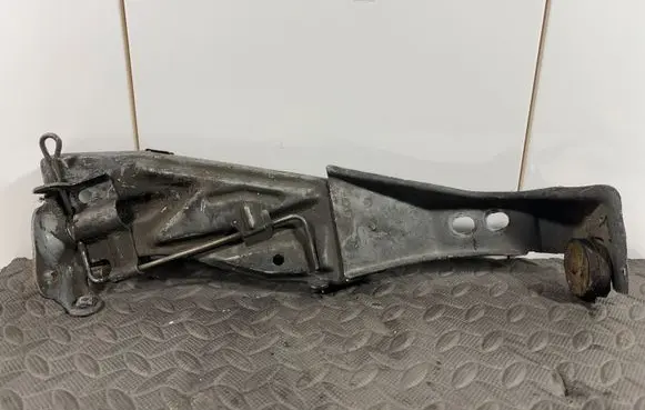 Audi A6 S6 C4 4A Radiator mount bracket 4A0805808