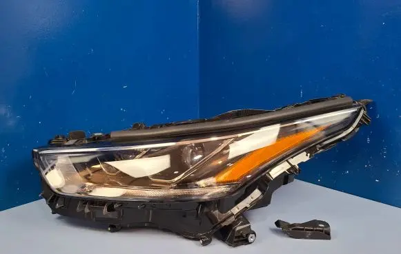 Toyota Highlander XU70 Headlight/headlamp 101008A06K