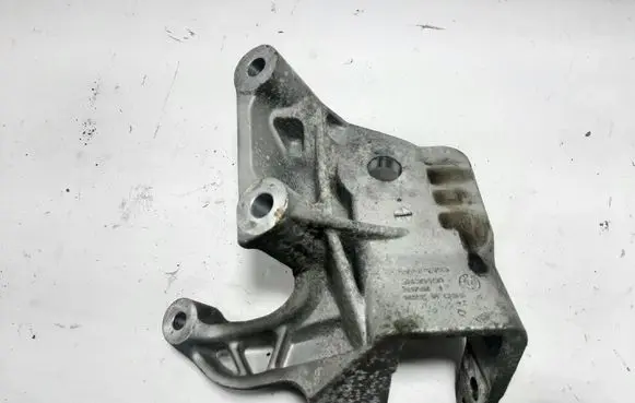Volvo XC60 Engine mounting bracket 31430490