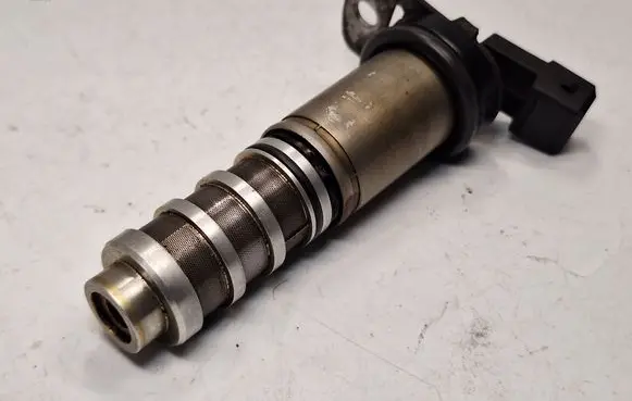 BMW 4 F32 F33 Camshaft vanos timing valve 7585776 11367585776 11368605123