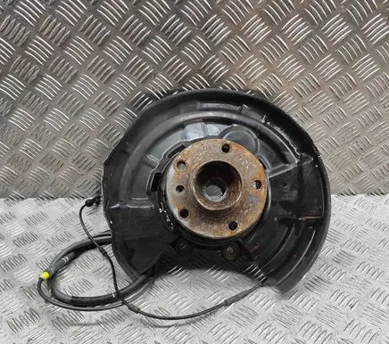 Rear wheel hub