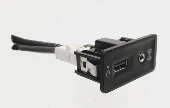 Volkswagen Golf VII USB socket connector 5G0035222C