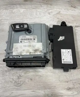 BMW 3 E90 E91 Engine ECU kit and lock set 7823973 030007151 0281014726