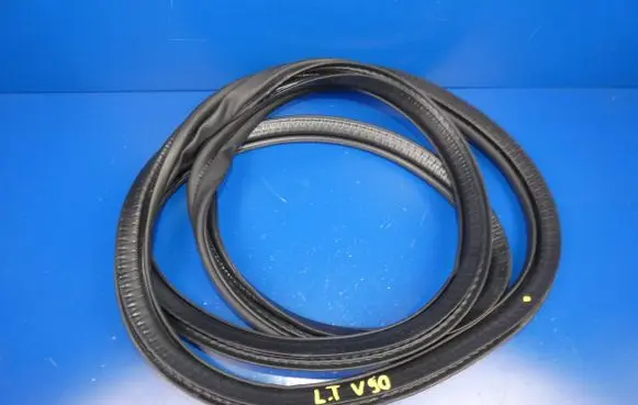 Volvo S90, V90 Front door rubber seal 