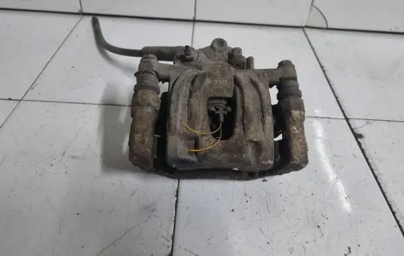 Mercedes-Benz Vito Viano W639 Rear brake caliper 