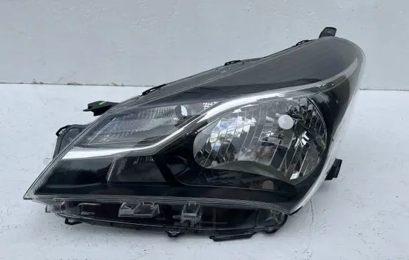 Toyota Yaris Headlight/headlamp