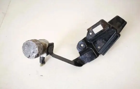 Honda CR-V Brake fluid reservoir 