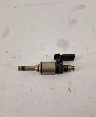 Volkswagen Golf Sportsvan Fuel injector 04E906036Q