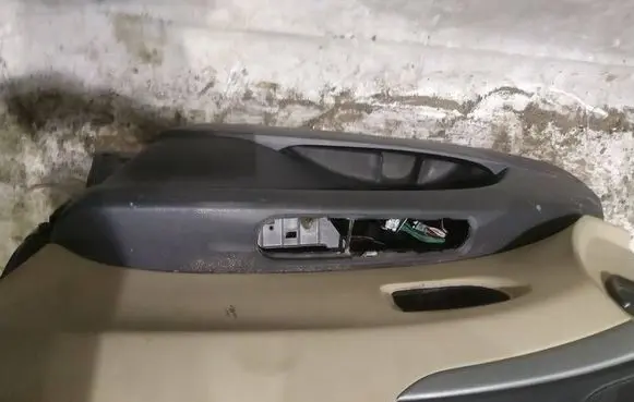 Subaru B9 Tribeca Front door card panel trim 