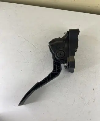 Nissan Navara D40 Accelerator throttle pedal 18002EB400 6PV93390102