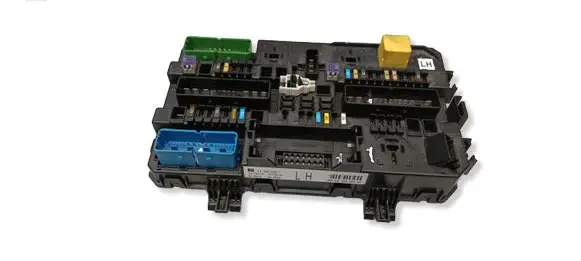 Opel Zafira B Fuse module 13268286 5DK00866924