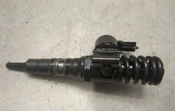 Skoda Superb B6 (3T) Fuel injector 0414720404