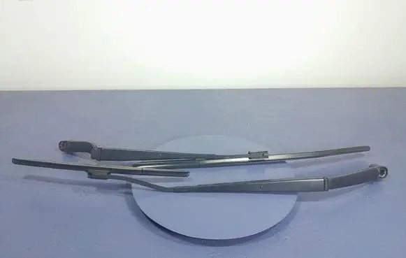 Nissan Qashqai Front wiper blade arm