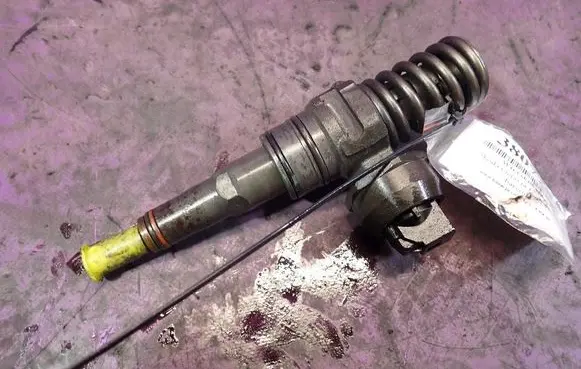 Skoda Octavia Mk2 (1Z) Fuel injector 