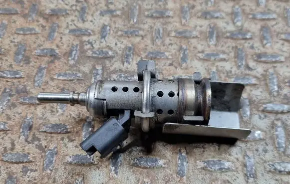 Opel Grandland X AdBlue injector 9813930180