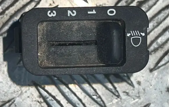 Honda HR-V Headlight level height control switch AE701