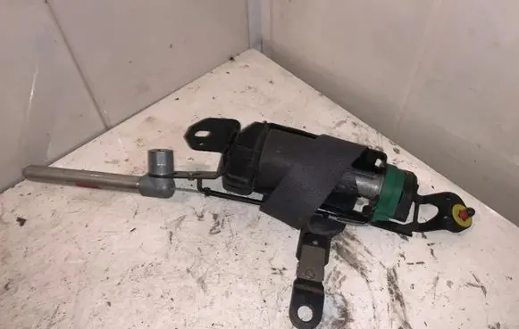 Volvo V70 Front seatbelt D3613
