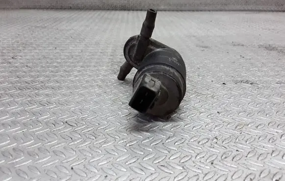 Nissan Primera Windscreen/windshield washer pump