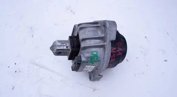 BMW 5 F10 F11 Engine mount bracket 6860234 68623513