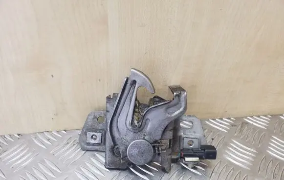 Volvo V50 Engine bonnet/hood lock/catch 30716530 30716529