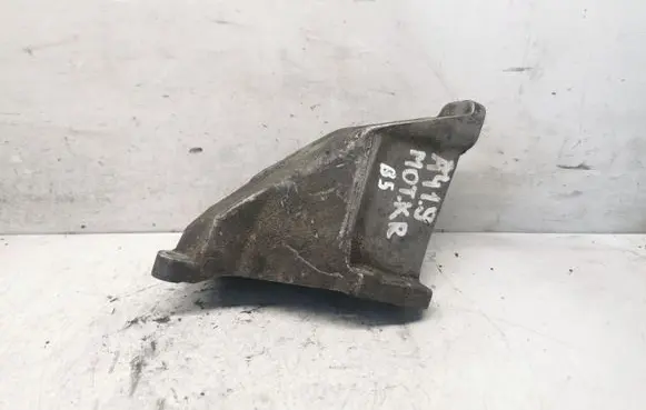 Audi A4 S4 B5 8D Engine mounting bracket 8D0199307L