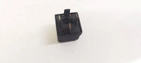 Opel Zafira B Other relay 13171831 4RA00779105