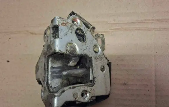 Mercedes-Benz W123 Front door lock 1237230108