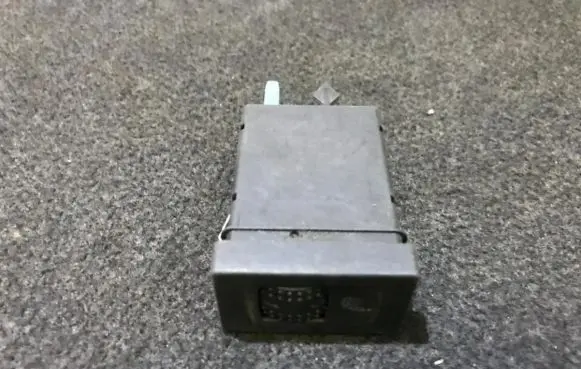 Volkswagen PASSAT B5 Seat heating switch 3b0963564d