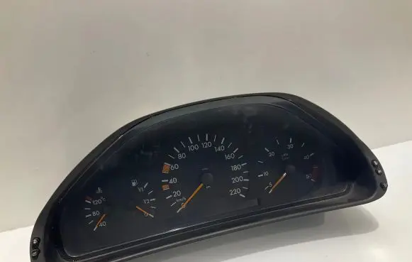 Mercedes-Benz E W210 Speedometer (instrument cluster) 2105401248 110008827019 A2105401248