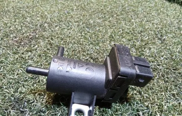 Renault Master III Turbo solenoid valve 8200762162