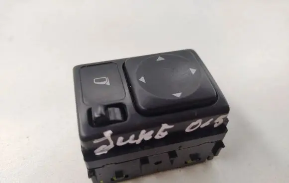 Nissan Juke I F15 Wing mirror switch