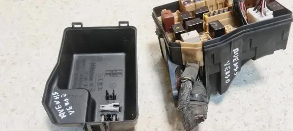 Toyota Avensis Verso Fuse module